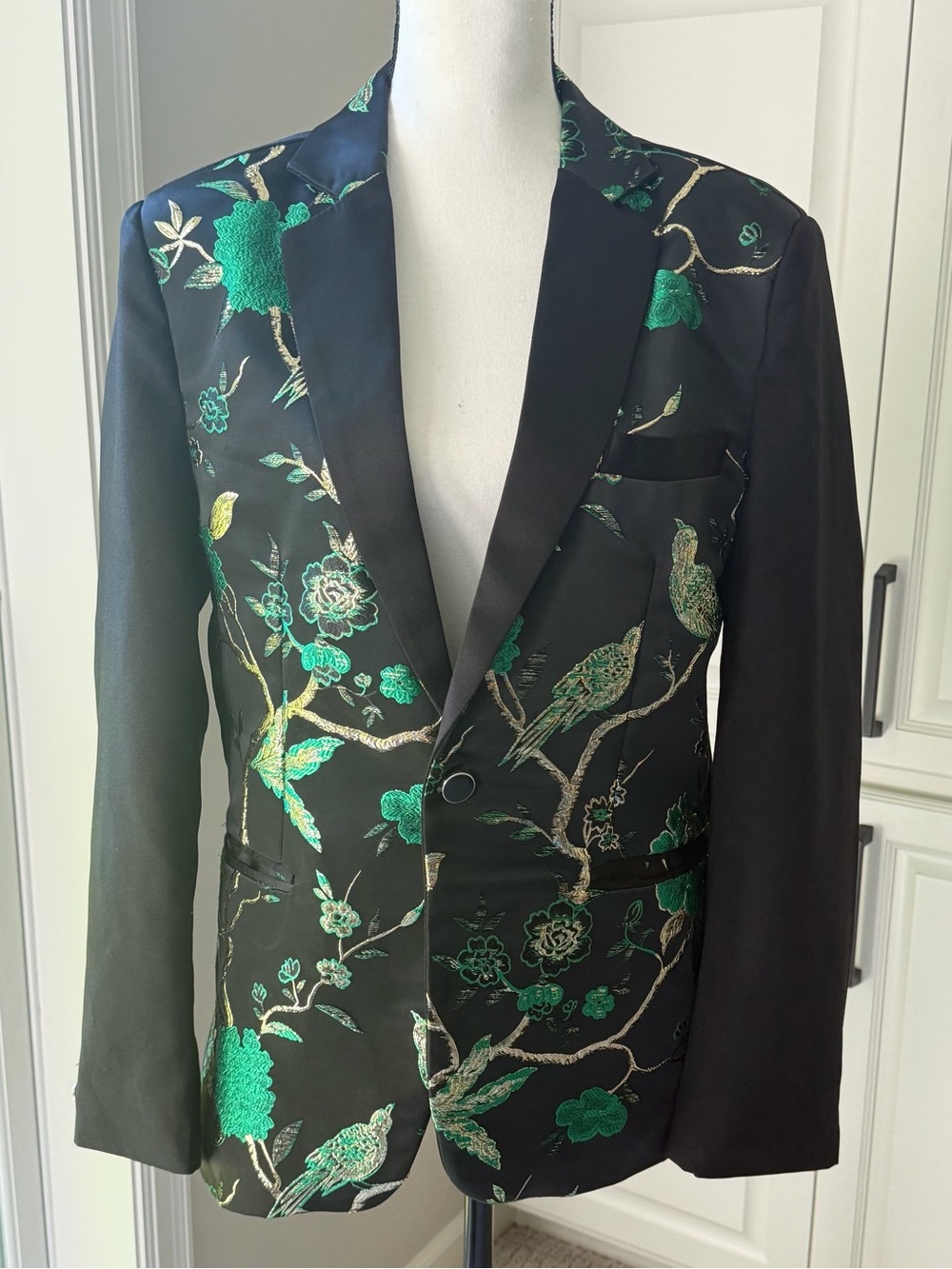 Fun Prom Event Black Blazer with Green and Gold Embroidered Bird Motif - Picture 4 of 8